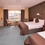 מלון Brook Boutique 4*